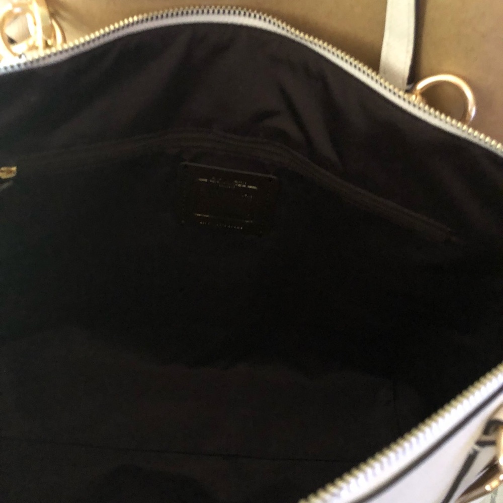 Coach - Picture 3 of 3